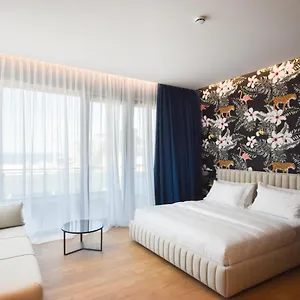 Hotel Flamingo & Radhimë